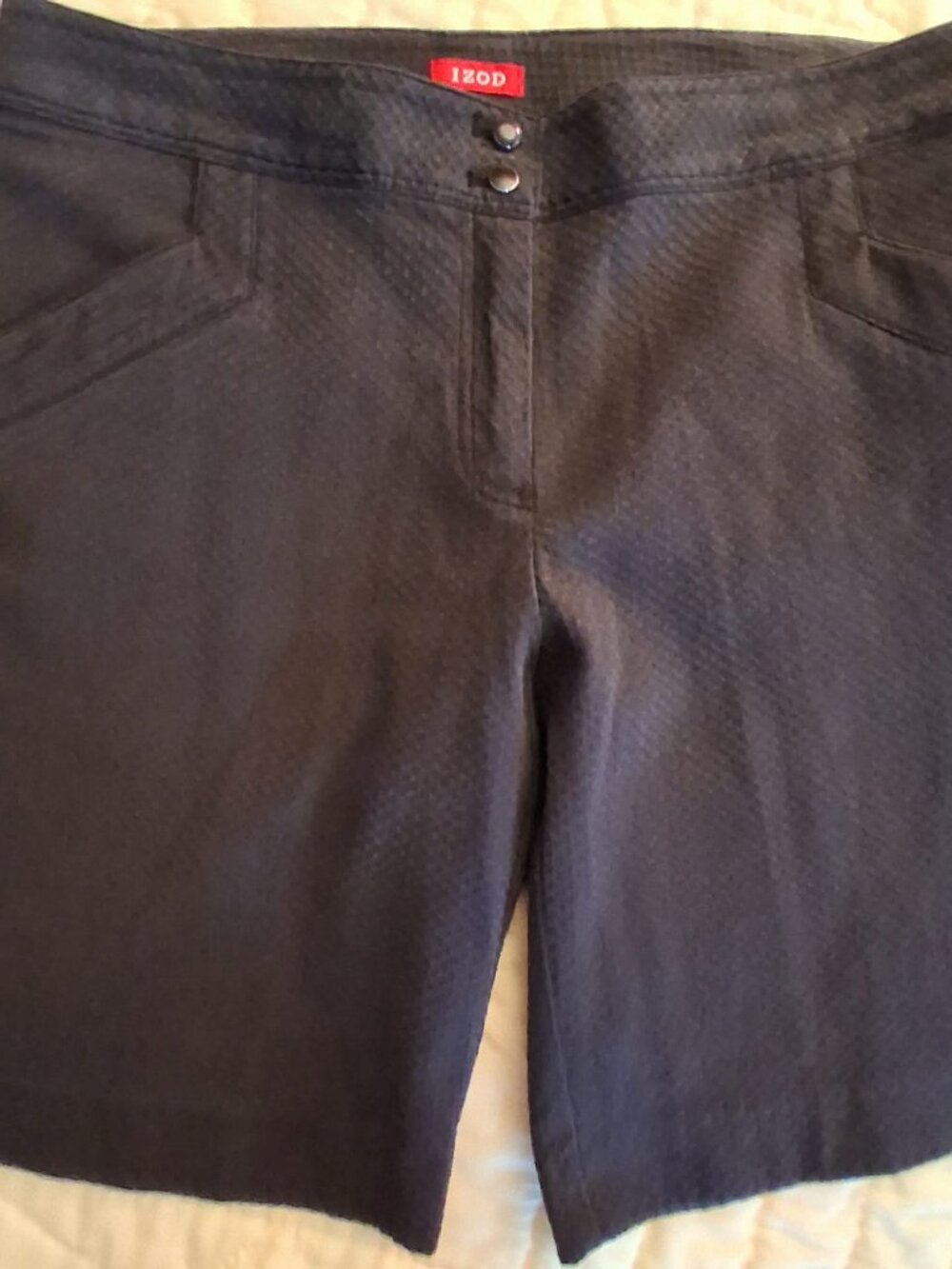 Izod Ladies Black Shorts-Size 6